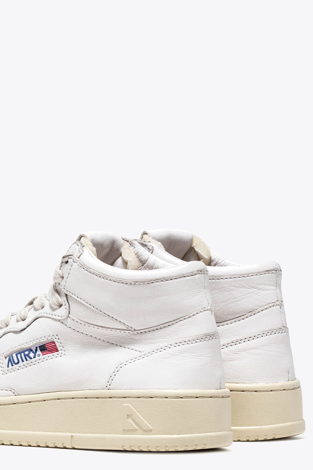 alt-image__White-leather-lace-up-mid-sneaker-with-logo---Medalist-Mid