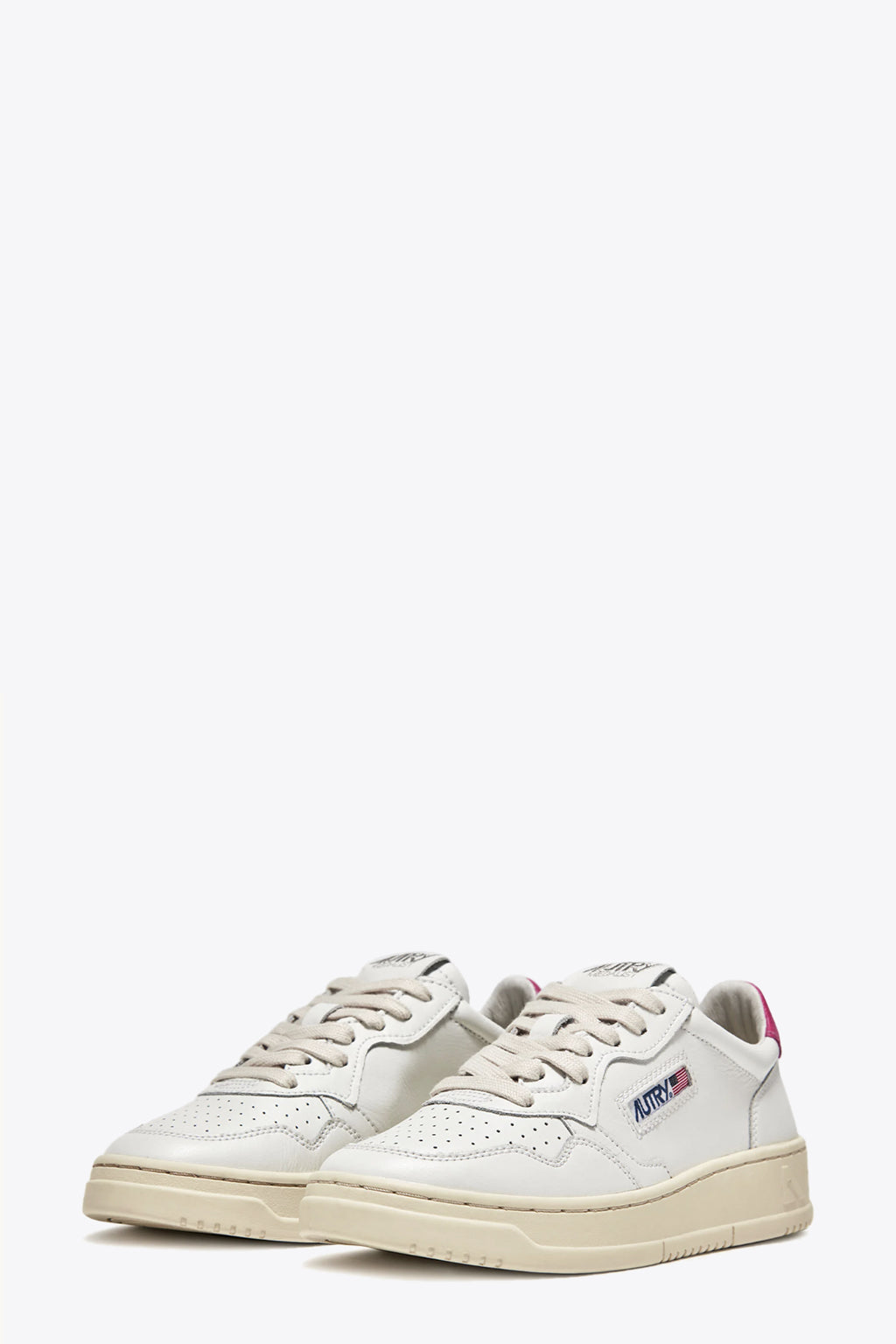 alt-image__White-leather-sneaker-with-fucsia-back-tab---Medalist