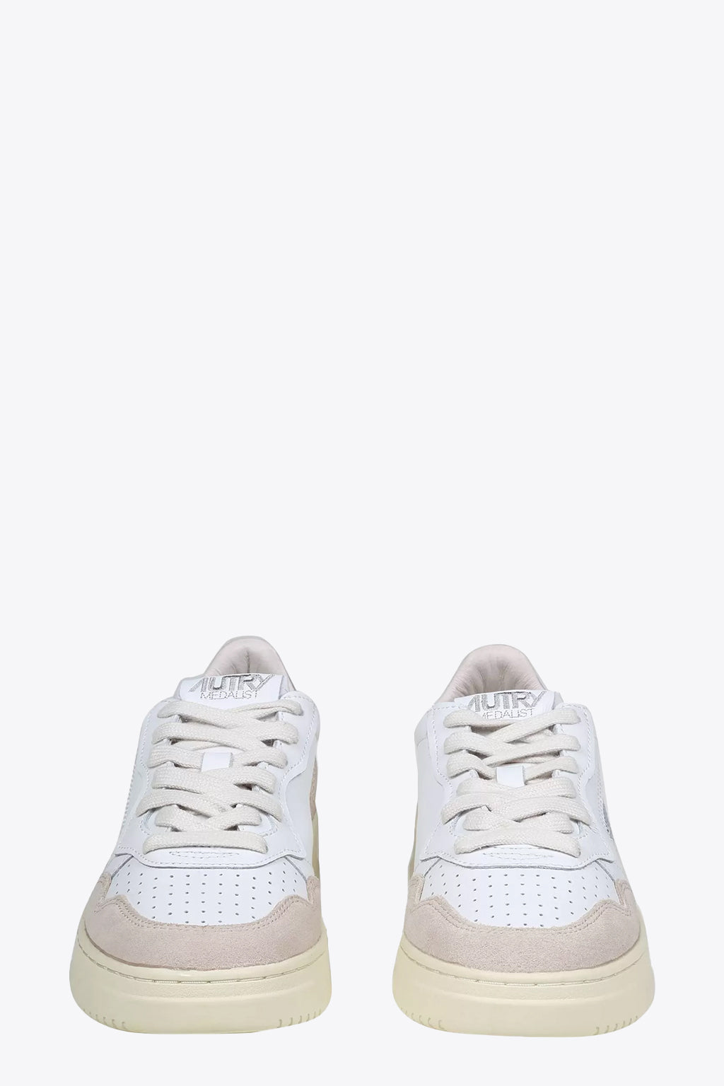 alt-image__White-leather-low-sneaker-with-beige-tab---Medalist