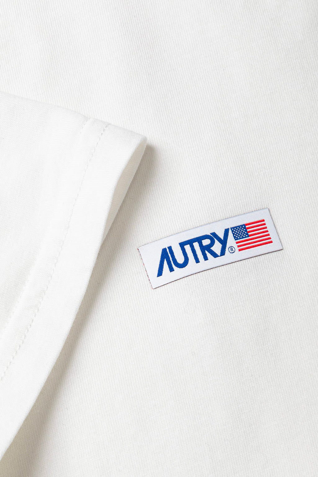 alt-image__T-shirt-bianca-in-cotone-con-logo-al-petto